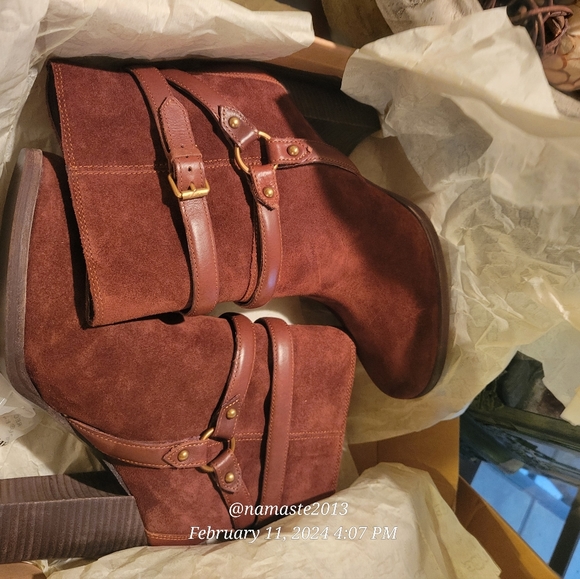 Ugg Dandridge Suede Heeled Boot Hardware Buckle Designer  Slip-On #765 - Picture 9 of 14